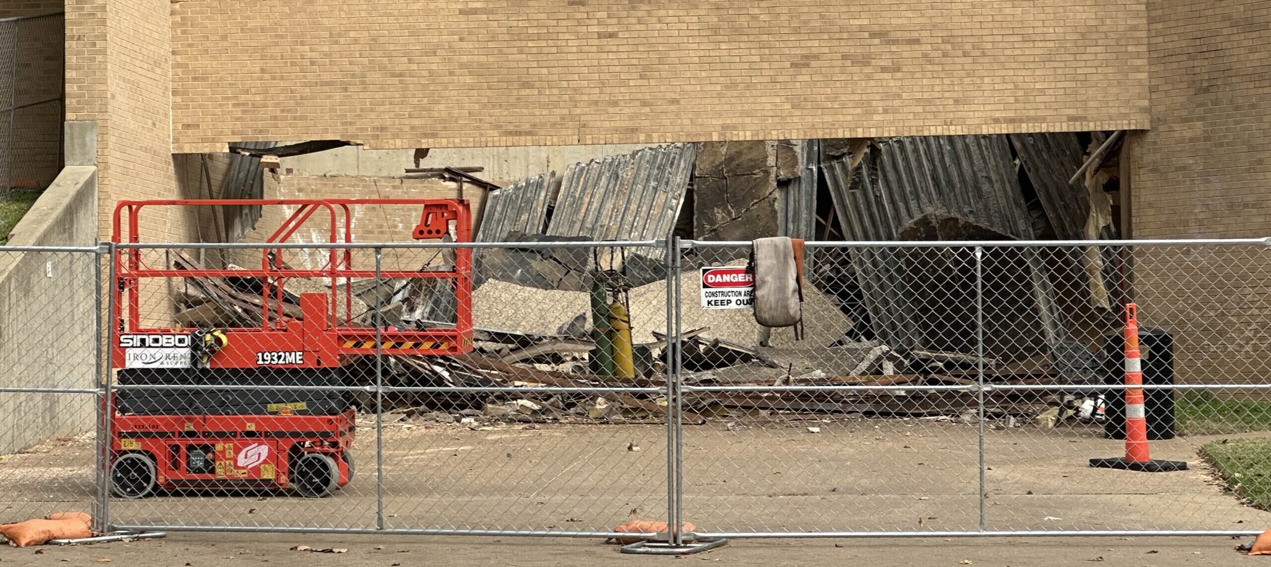 BREAKING NEWS: UT Tyler Breezeway Collapses During Planned Demolition, Injured 3 Workers, Hospitalizes 1